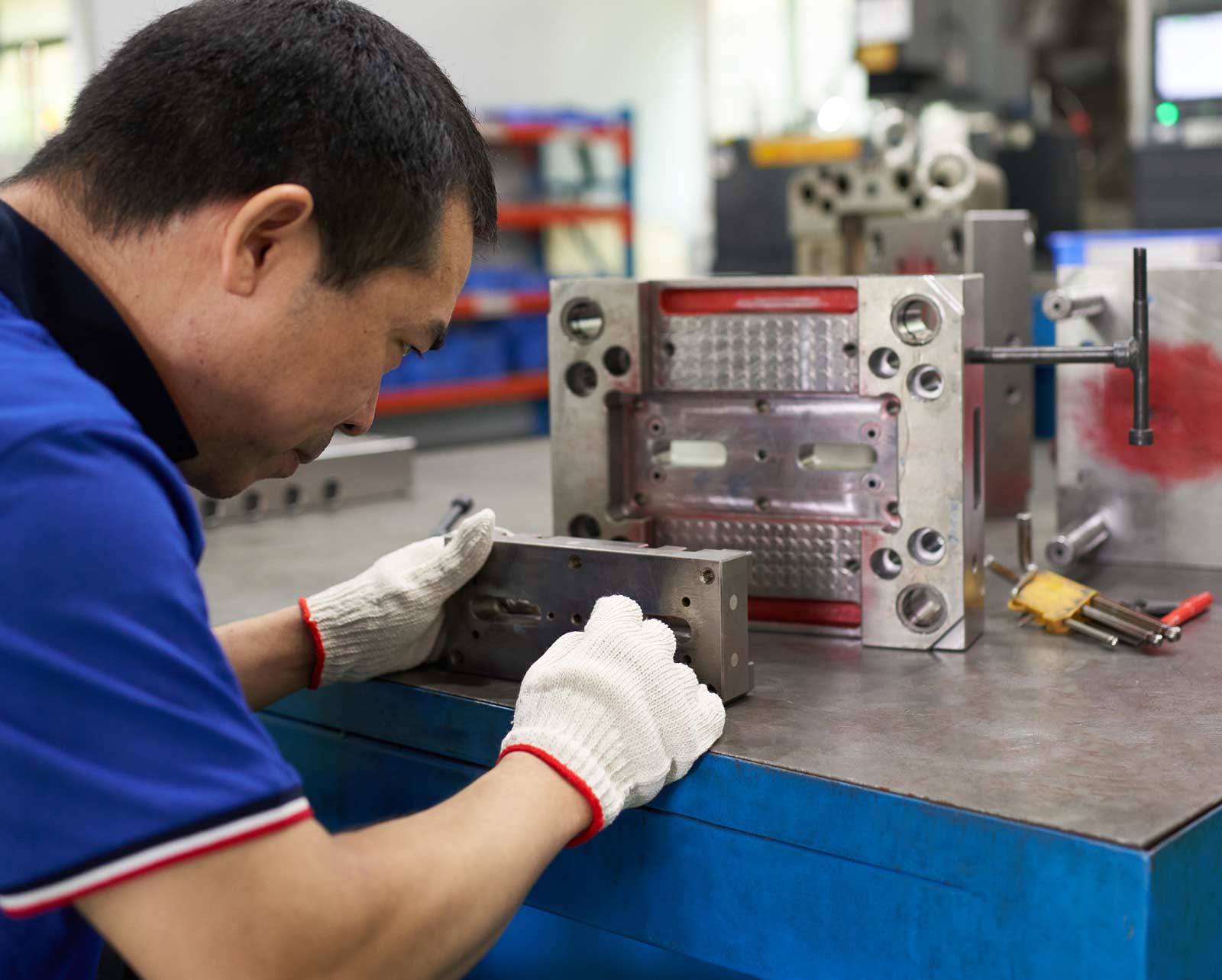 what-is-plastic-injection-molding-ar-tech